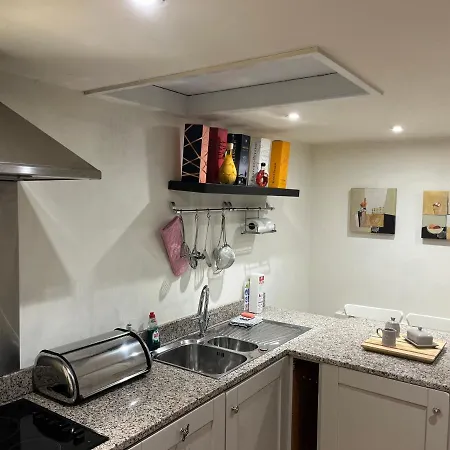 The Boathouse בית נופש