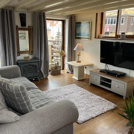 The Boathouse בית נופש